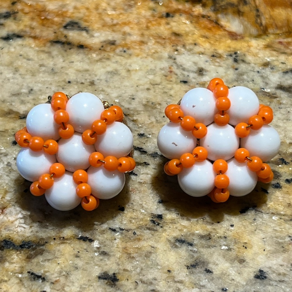 Vintage Hobe Clip On Earrings